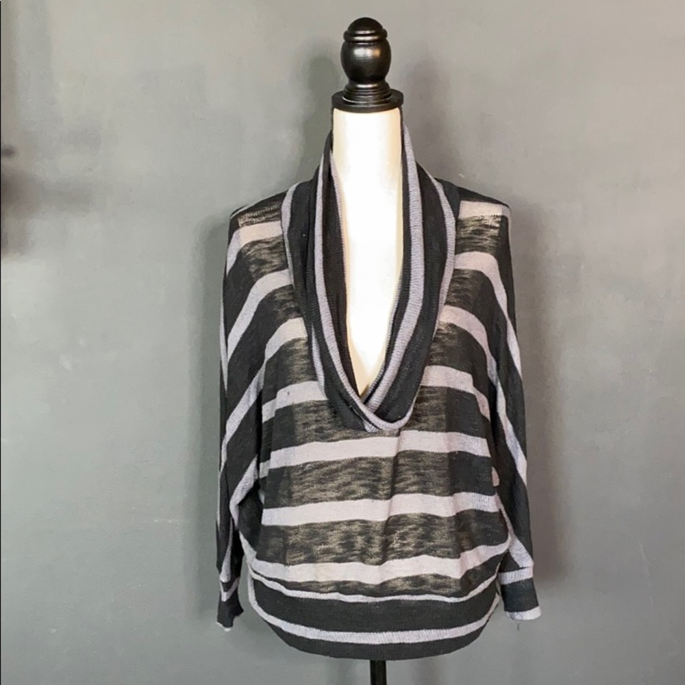Comfy black and grey long sleeve top